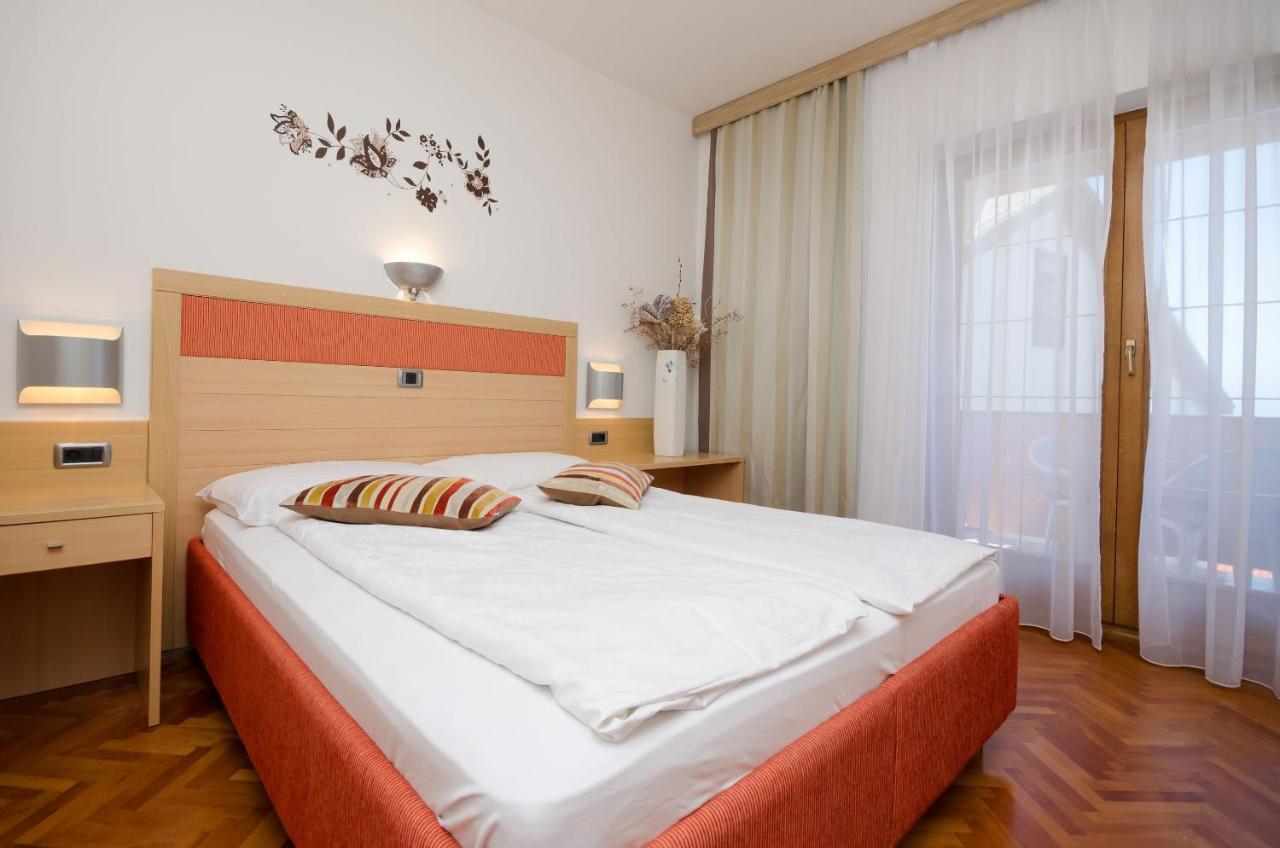 Apartments Mirjana B Lopar Esterno foto