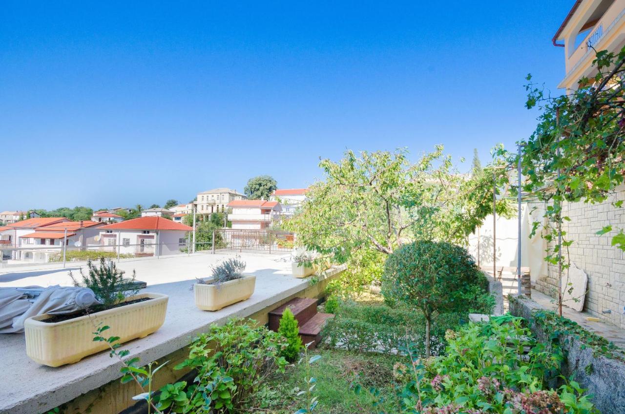 Apartments Mirjana B Lopar Esterno foto