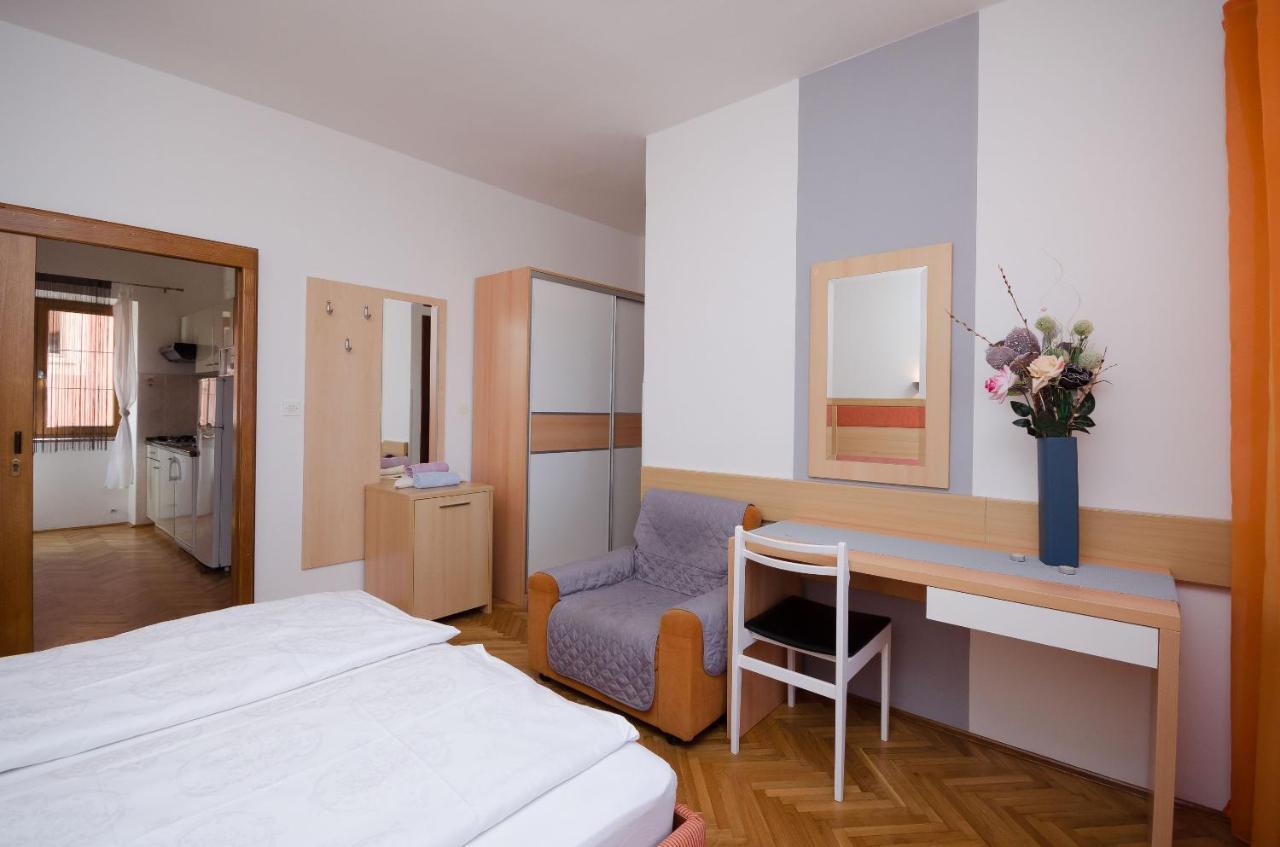Apartments Mirjana B Lopar Esterno foto