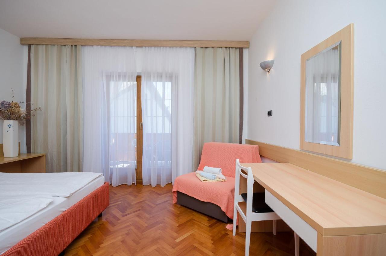 Apartments Mirjana B Lopar Esterno foto