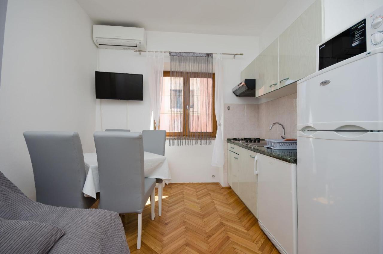 Apartments Mirjana B Lopar Esterno foto