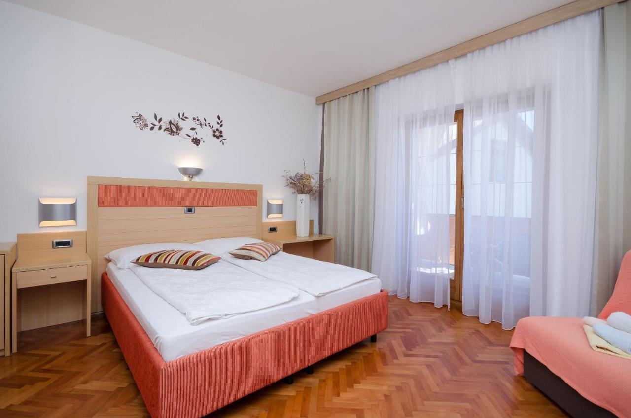Apartments Mirjana B Lopar Esterno foto
